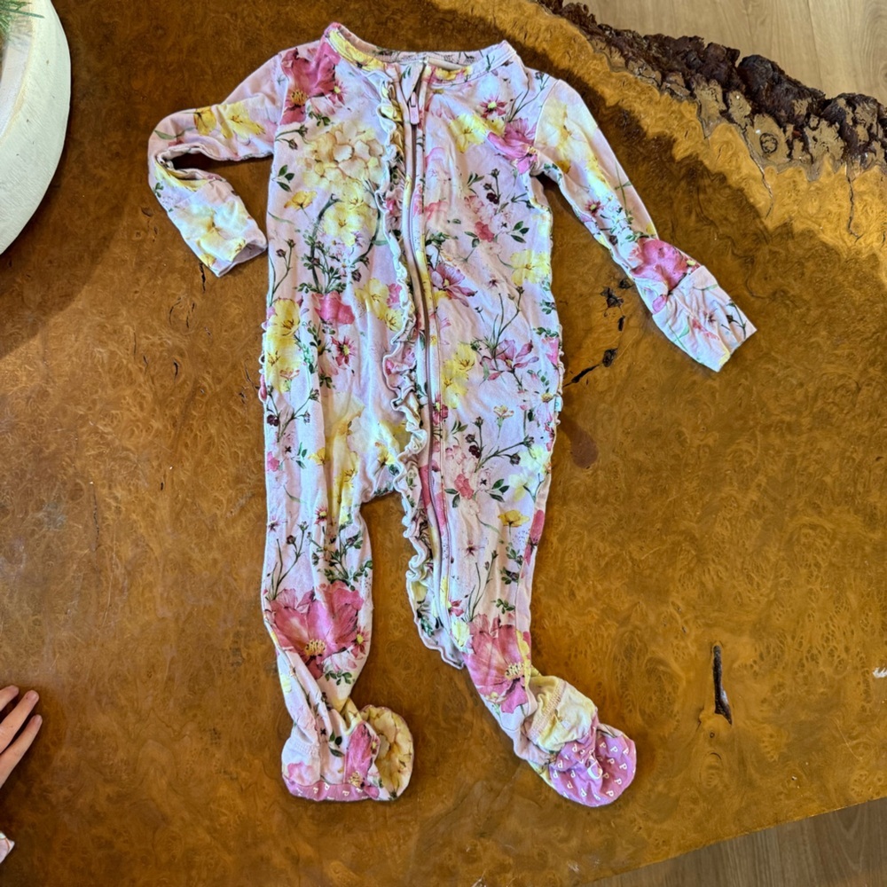 Gaia Ruffle Footie - Picture 3 of 6